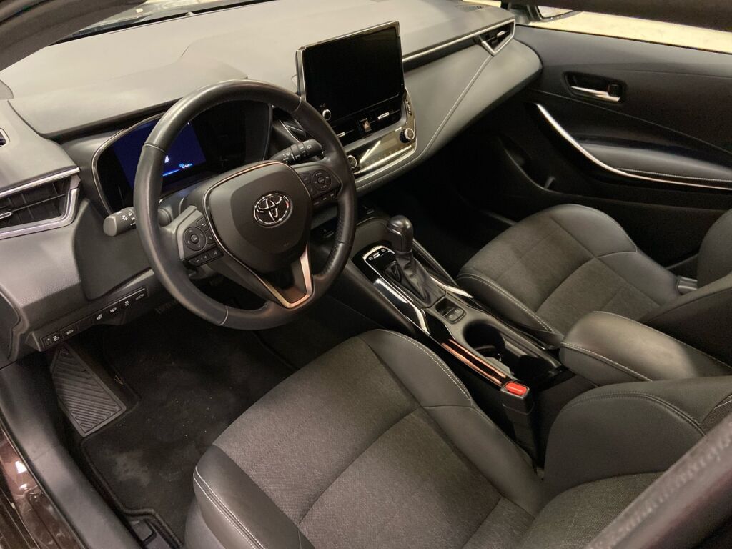 Toyota Corolla 2023 Ruskea (beige)