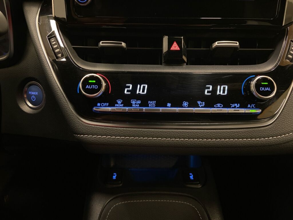 Toyota Corolla 2023 Ruskea (beige)