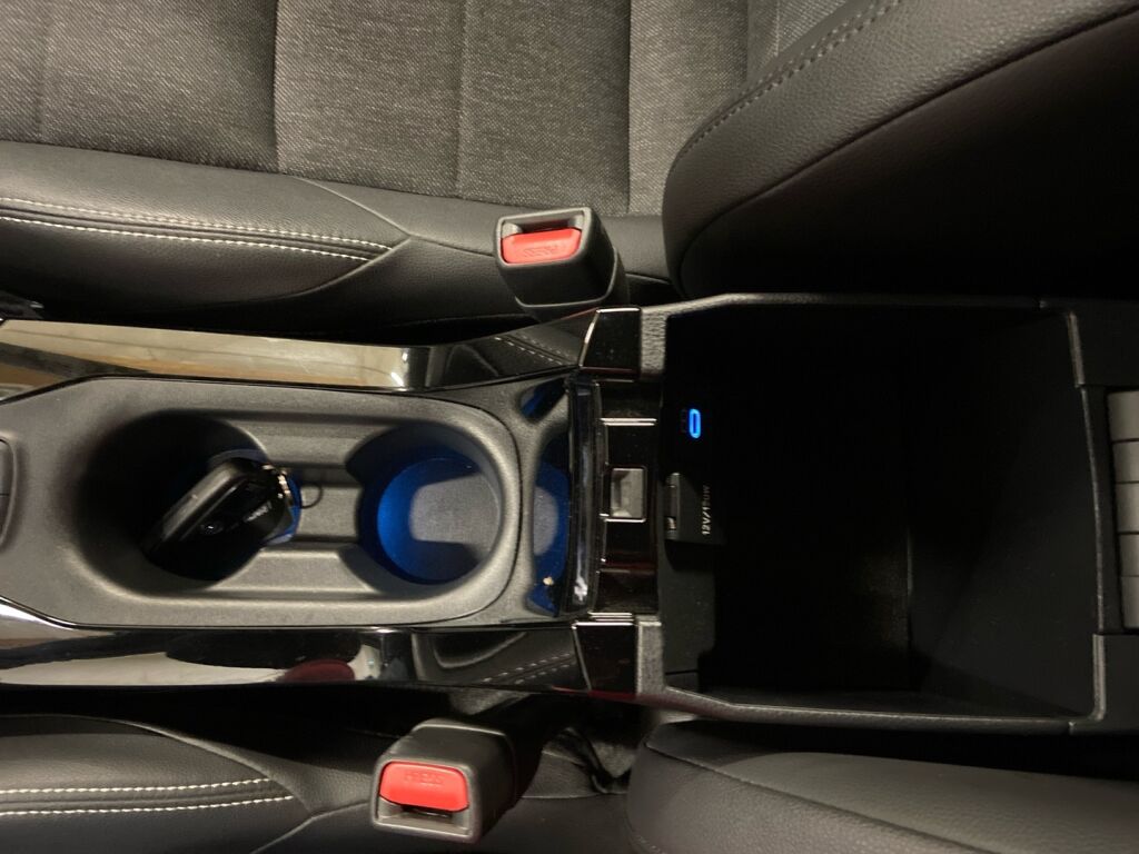 Toyota Corolla 2023 Ruskea (beige)