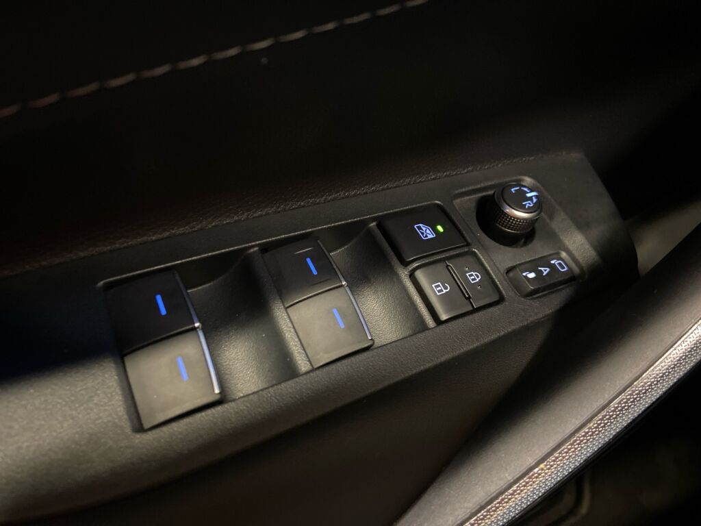 Toyota Corolla 2023 Ruskea (beige)