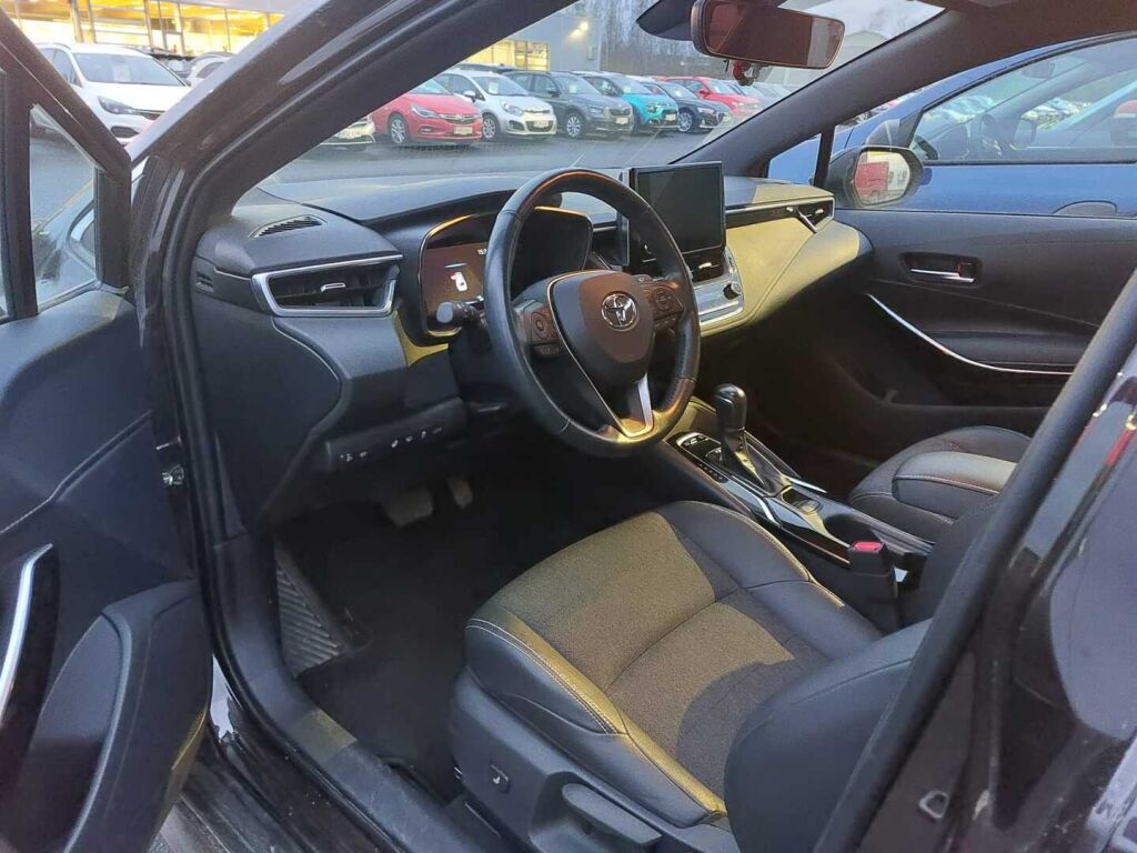 Toyota Corolla 2023 Ruskea (beige)