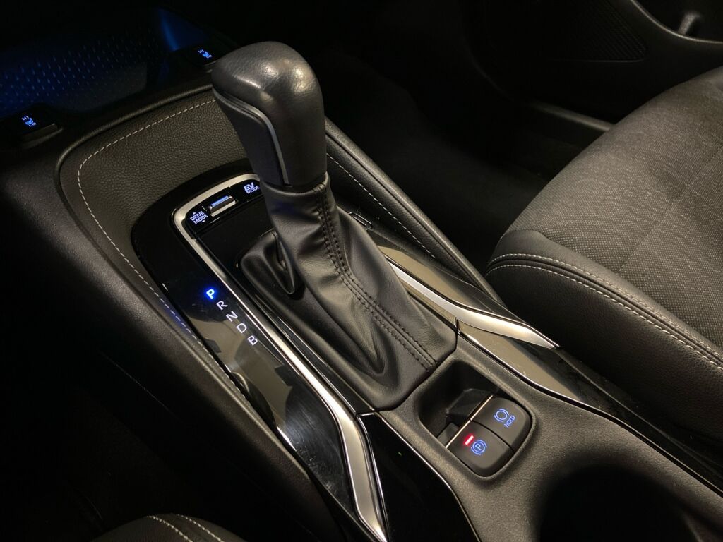 Toyota Corolla 2023 Ruskea (beige)