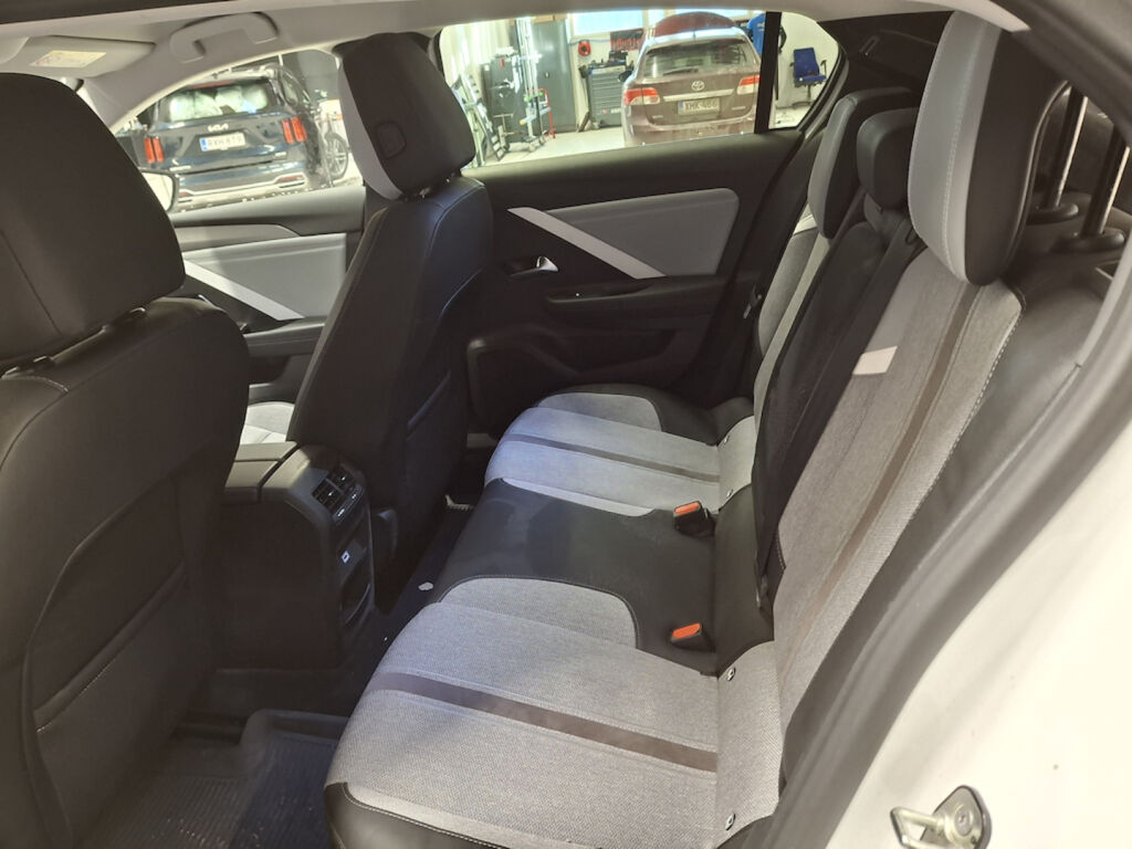 Opel Astra 2023 Valkoinen