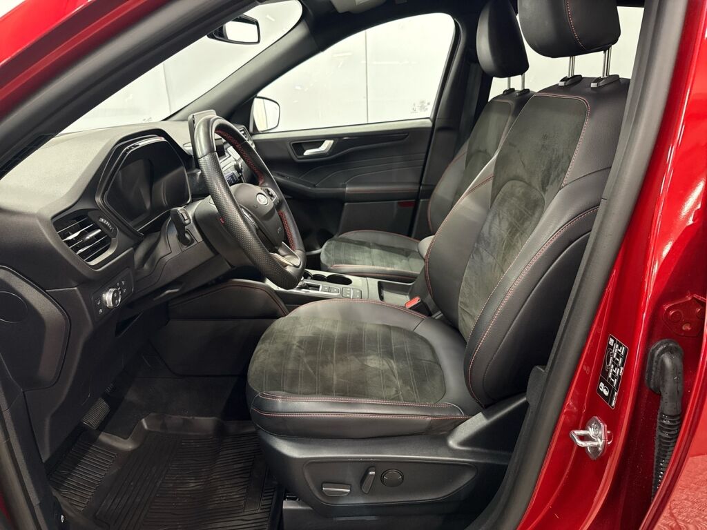 Ford Kuga 2023 Punainen