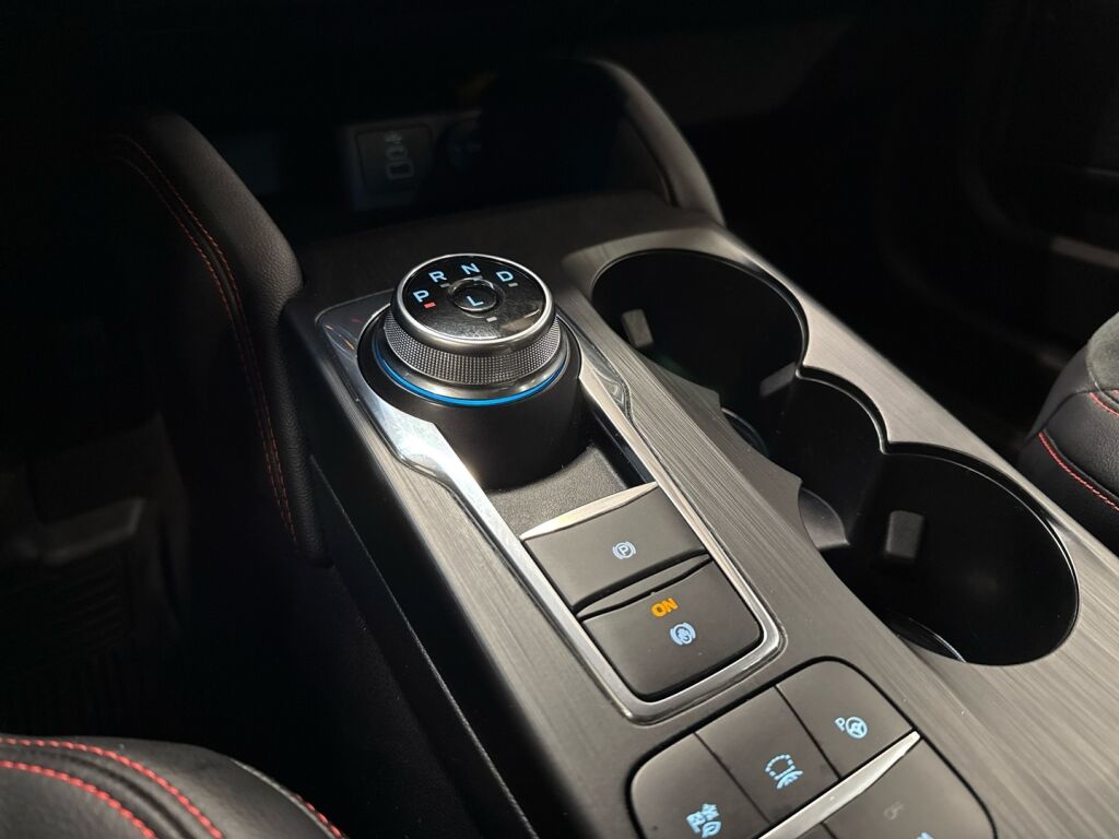 Ford Kuga 2023 Punainen