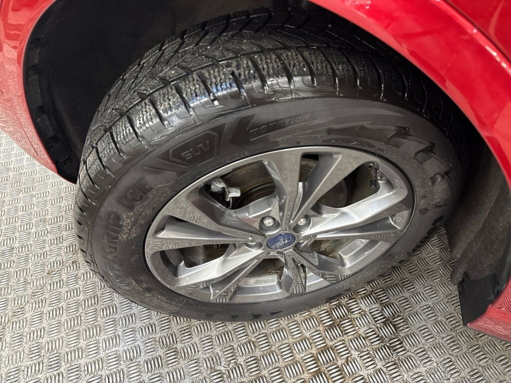 Ford Kuga 2023 Punainen