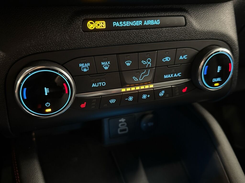 Ford Kuga 2023 Punainen