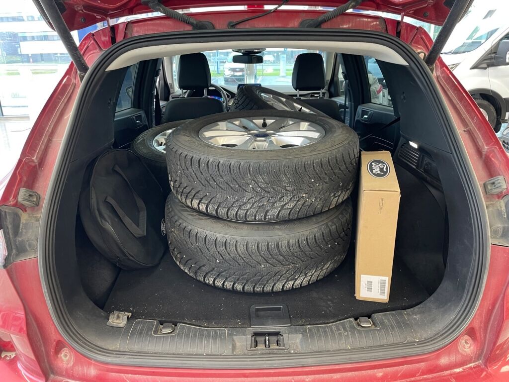 Ford Kuga 2023 Lucid Red