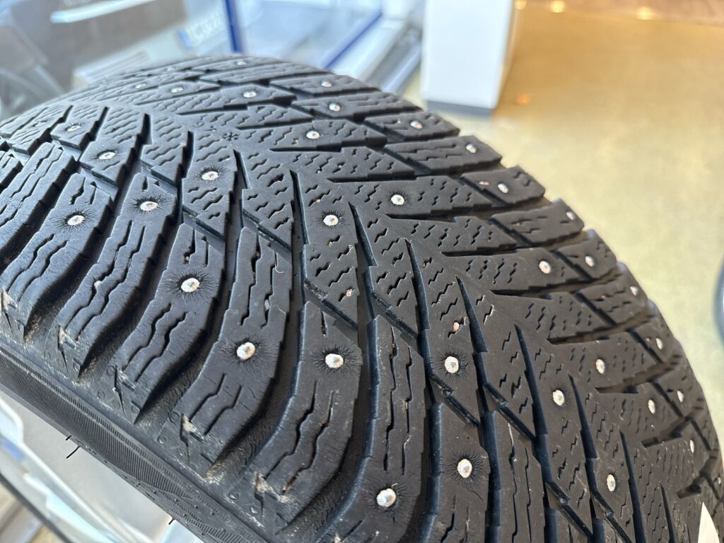 Volvo V60 2023 Musta