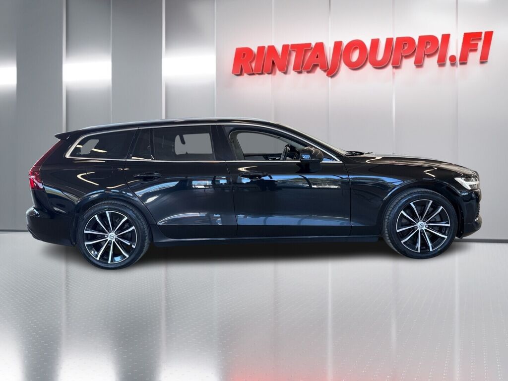 Volvo V60 2023 Musta