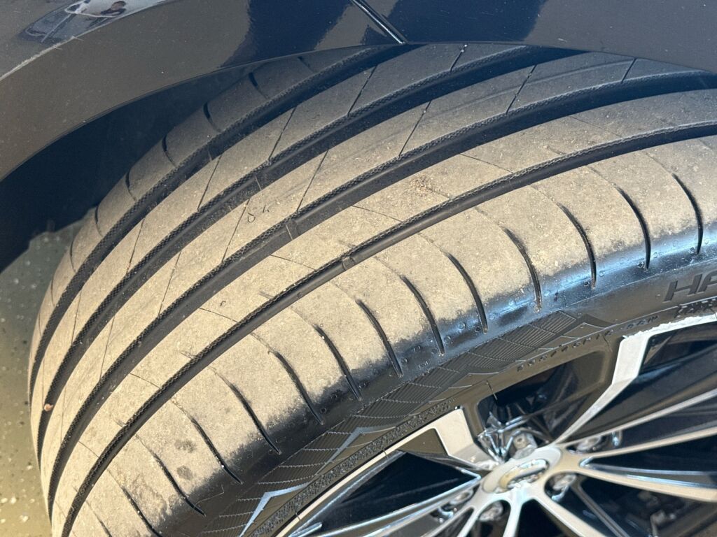 Volvo V60 2023 Musta