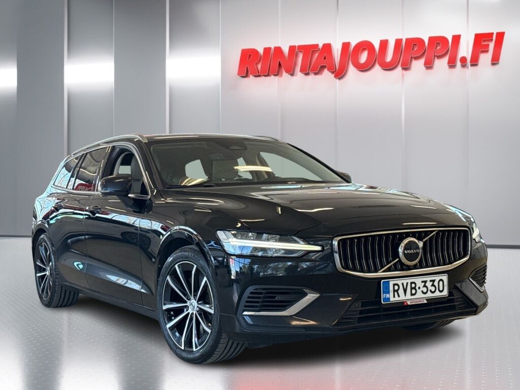 Volvo V60 2023 Musta