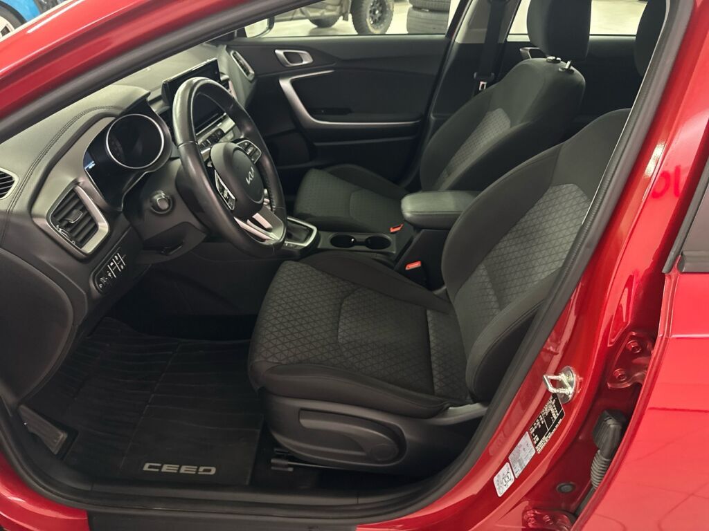 Kia Ceed 2023 Punainen