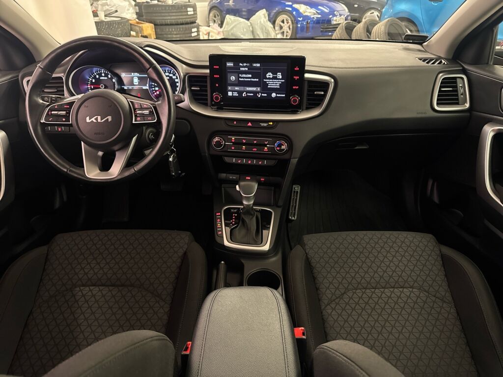 Kia Ceed 2023 Punainen