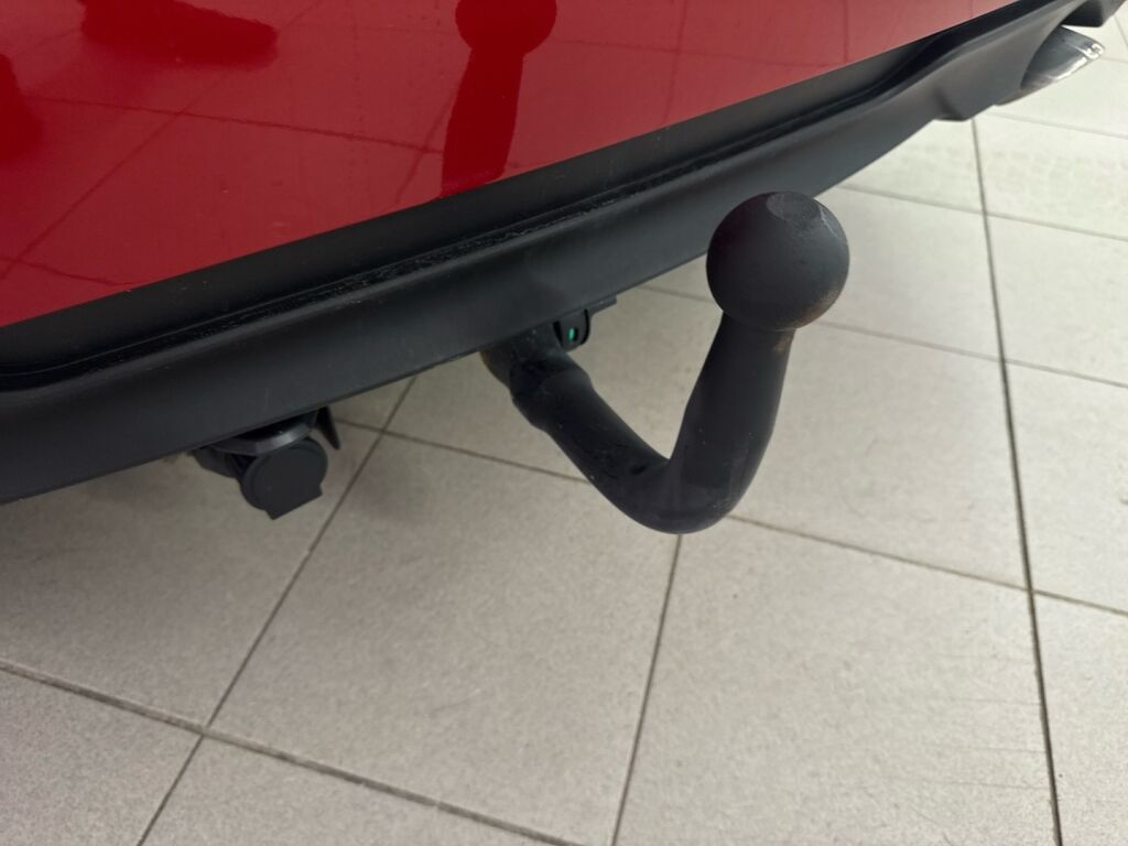 Kia Ceed 2023 Punainen