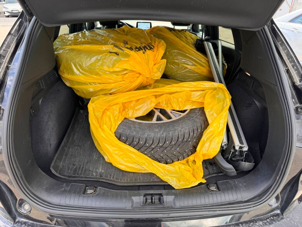 Ford Kuga 2023 Musta
