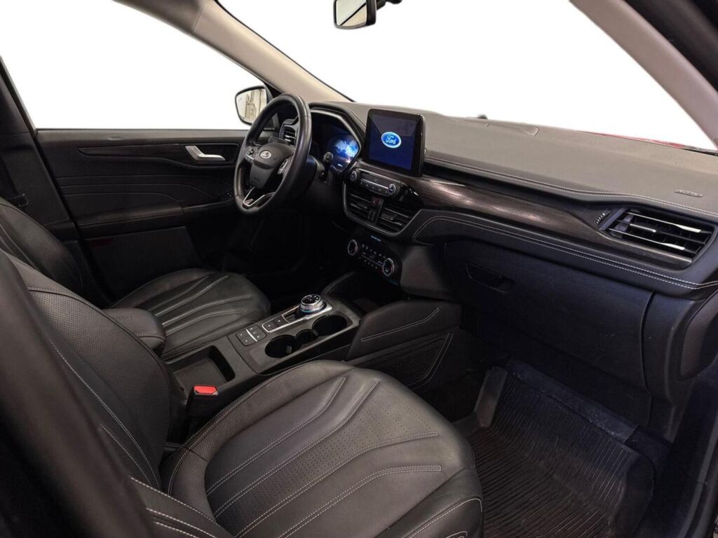 Ford Kuga 2023 Musta