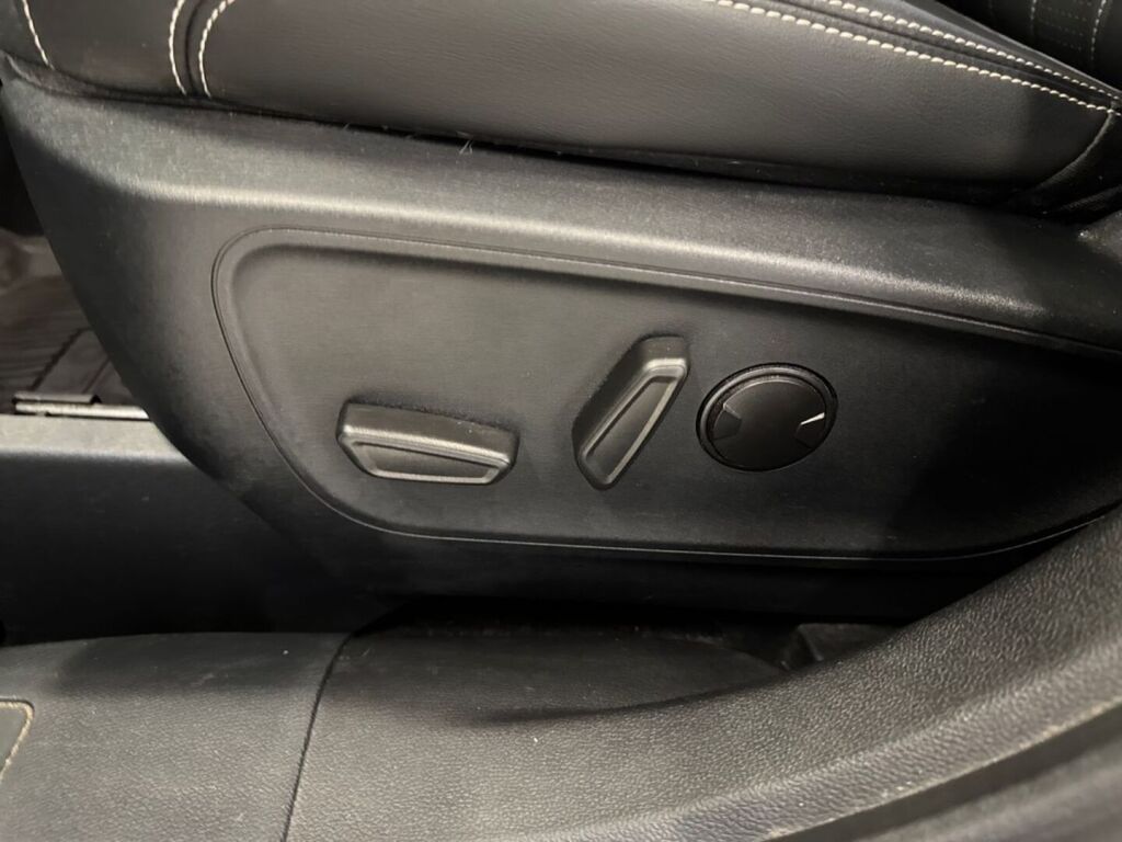 Ford Kuga 2023 Musta