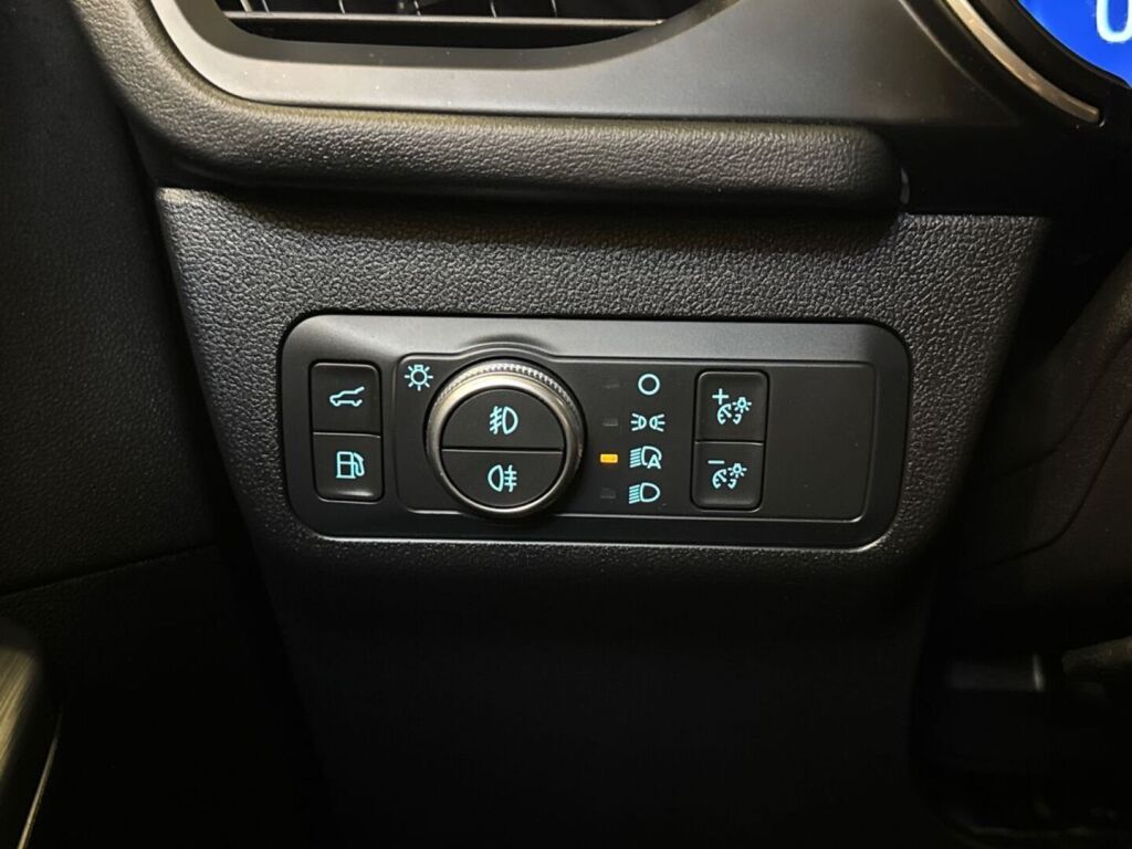 Ford Kuga 2023 Musta