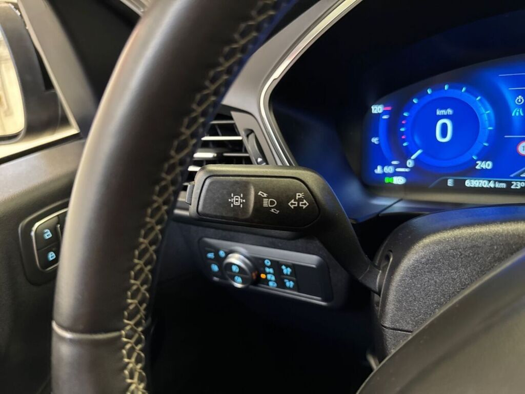 Ford Kuga 2023 Musta