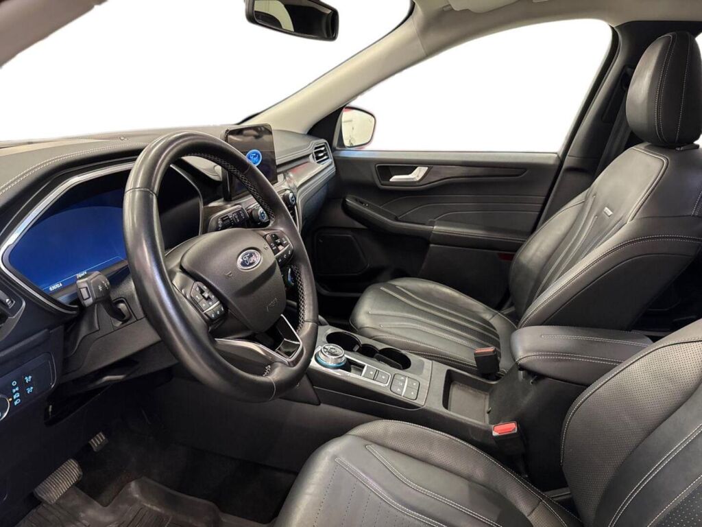Ford Kuga 2023 Musta