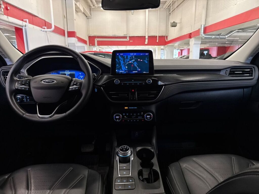 Ford Kuga 2023 Musta
