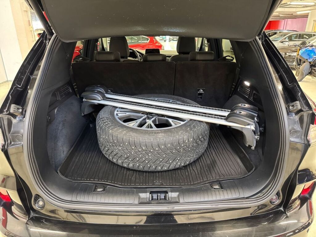Ford Kuga 2023 Musta