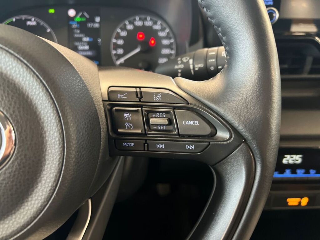Toyota Yaris 2023 Valkoinen