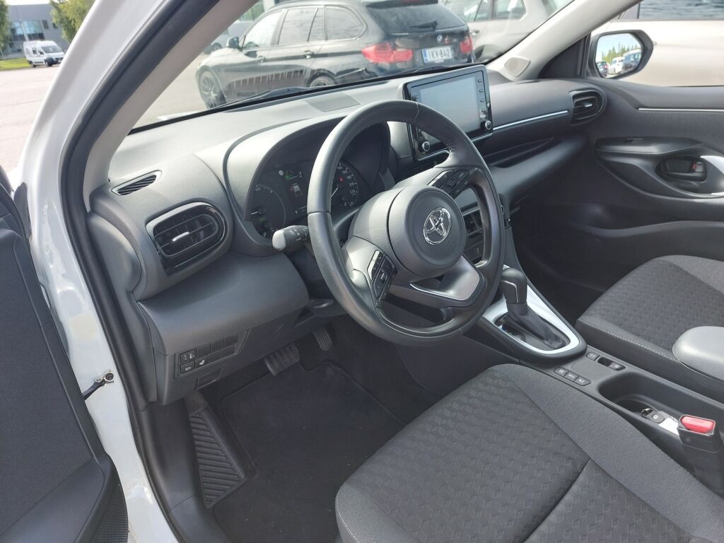Toyota Yaris 2023 Valkoinen
