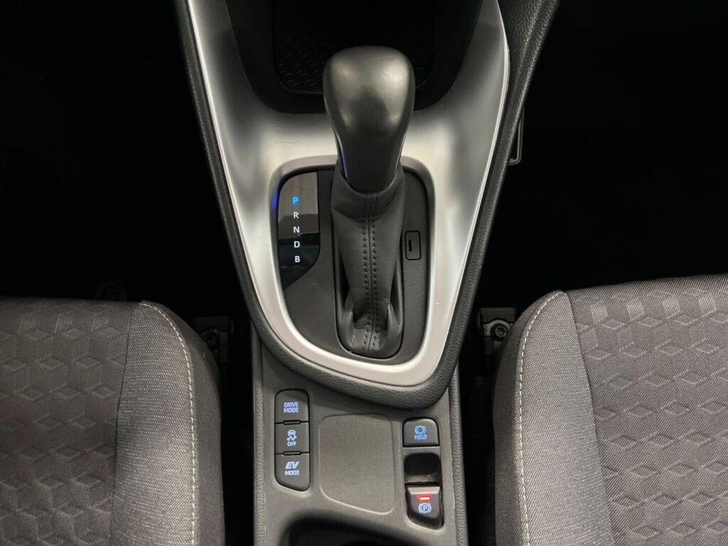 Toyota Yaris 2023 Valkoinen
