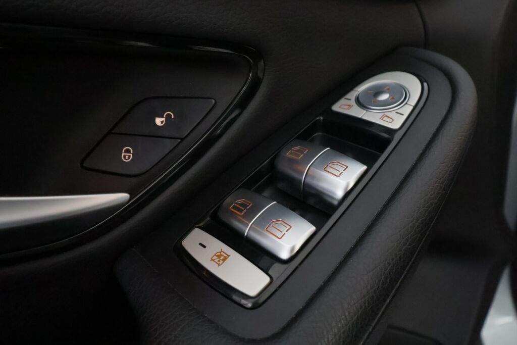 Mercedes-Benz C 2016 Harmaa