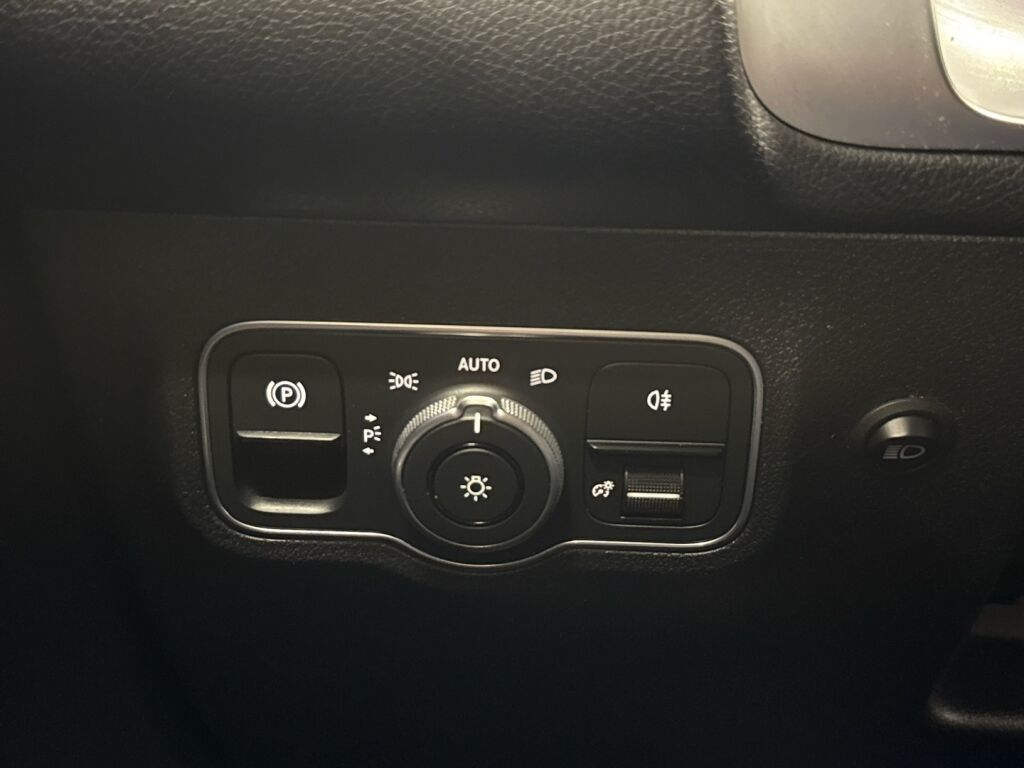 Mercedes-Benz EQB 2023 Valkoinen