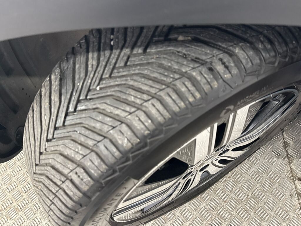 Mercedes-Benz EQB 2023 Valkoinen