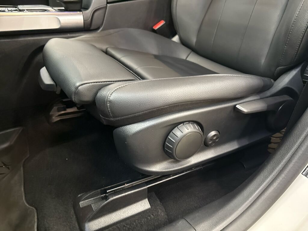 Mercedes-Benz EQB 2023 Valkoinen