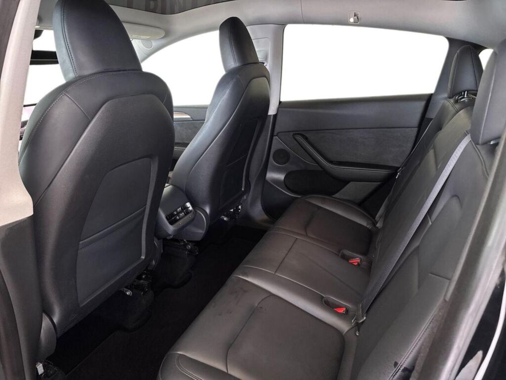 Tesla Model Y 2023 Musta