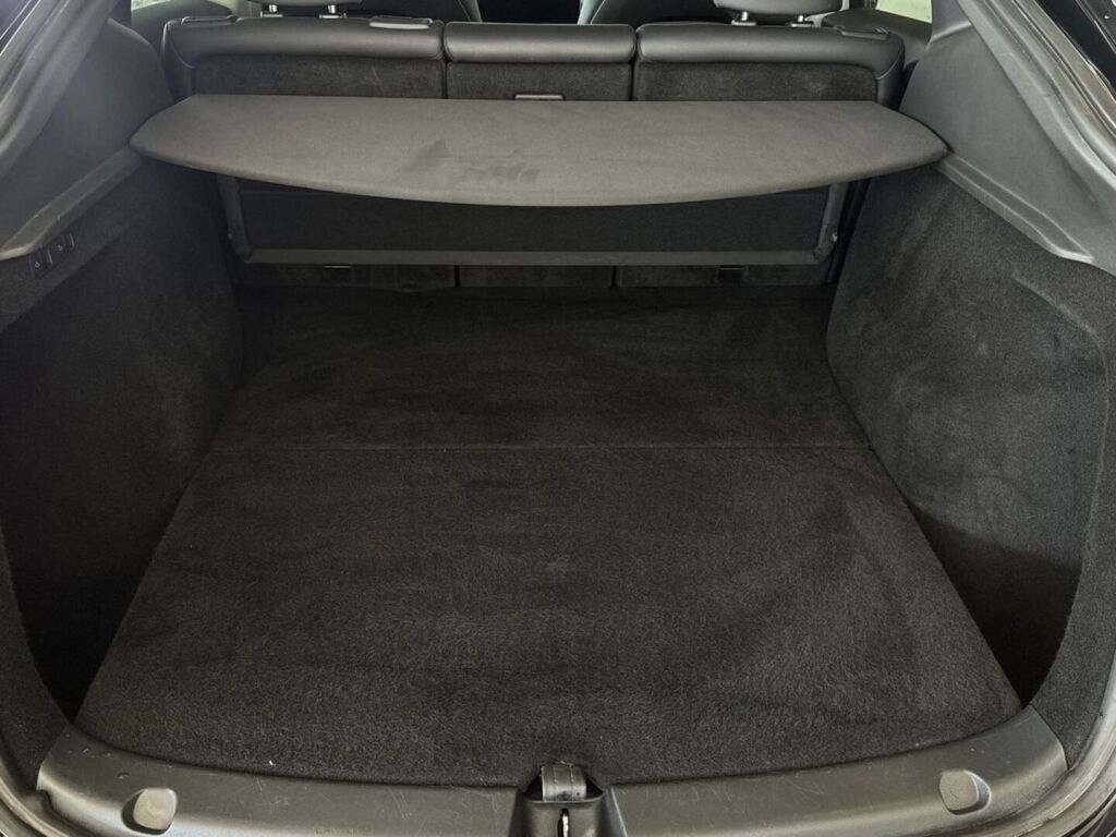 Tesla Model Y 2023 Musta