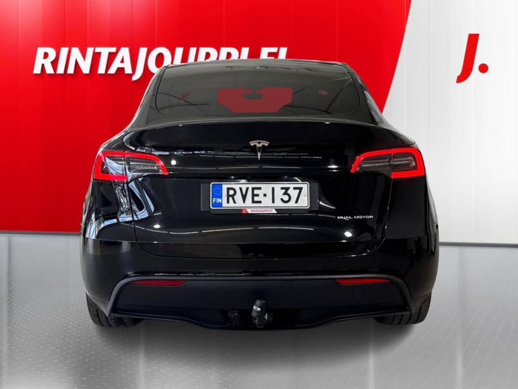 Tesla Model Y 2023 Musta