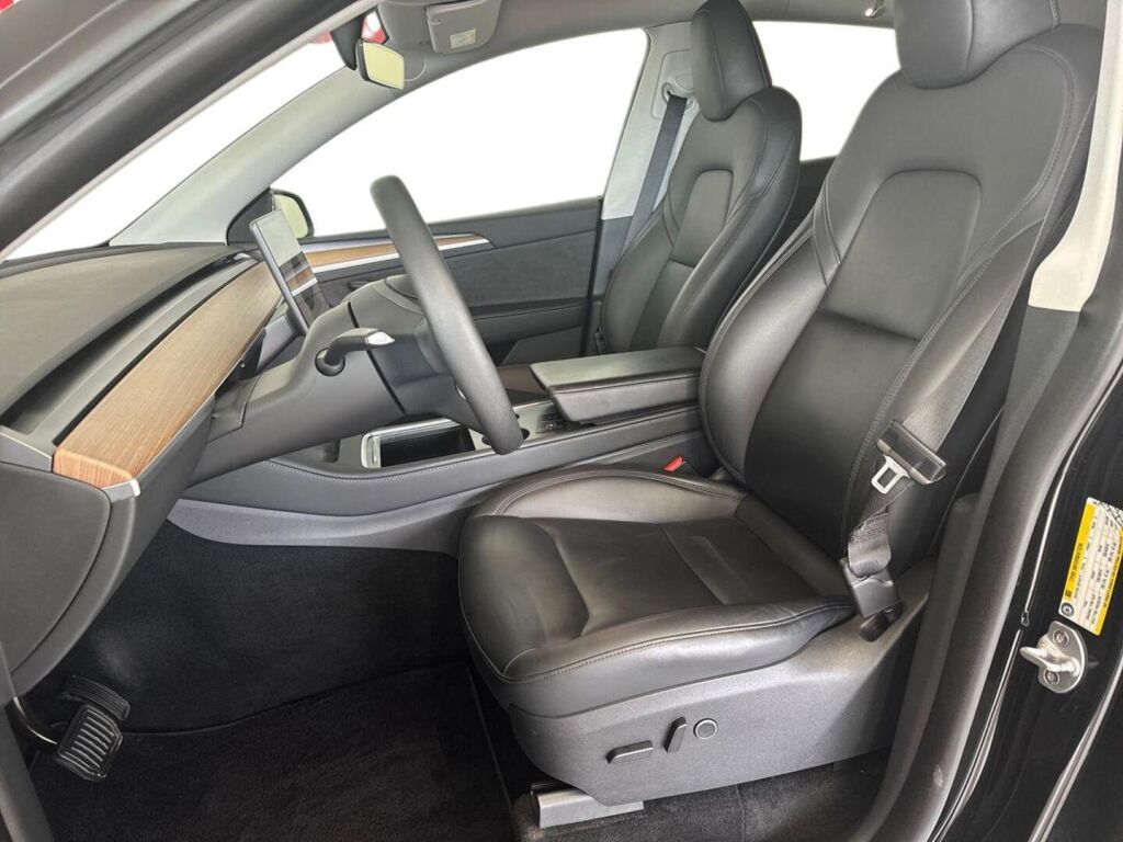 Tesla Model Y 2023 Musta