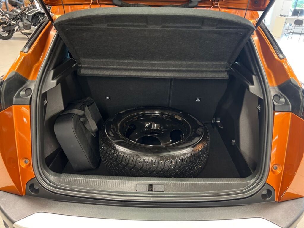 Peugeot e-2008 2023 Oranssi