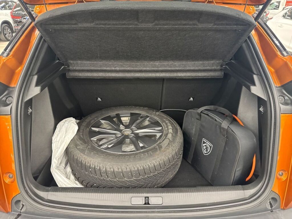 Peugeot e-2008 2023 Oranssi