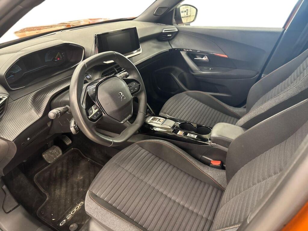 Peugeot e-2008 2023 Oranssi