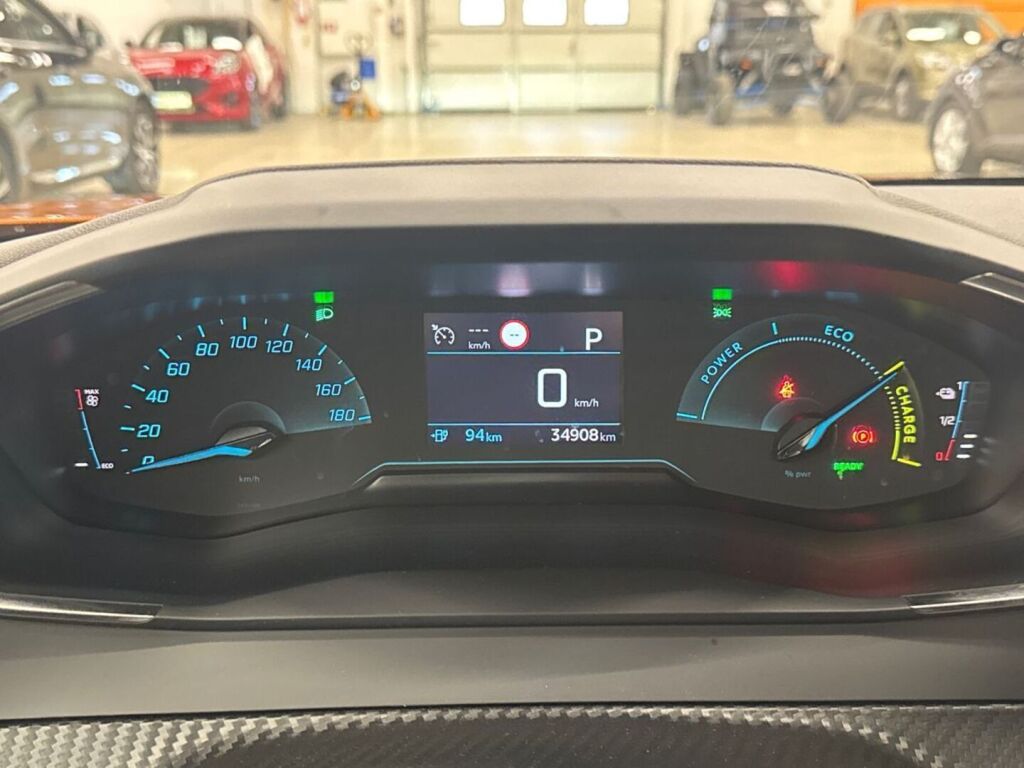Peugeot e-2008 2023 Oranssi