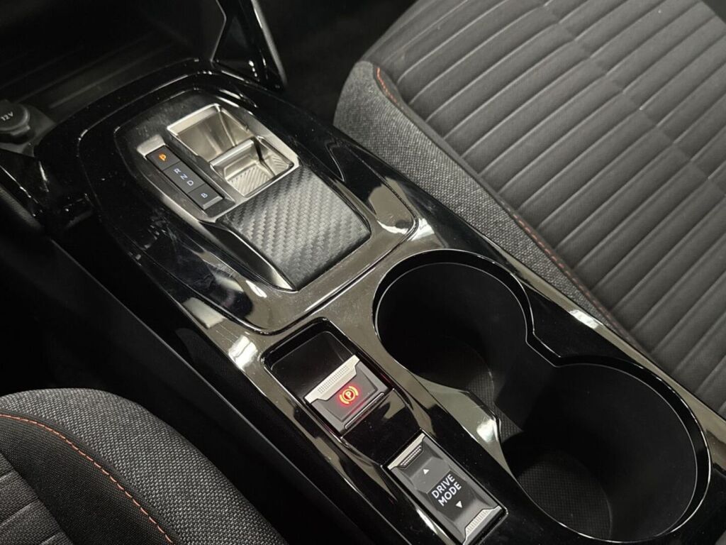 Peugeot e-2008 2023 Oranssi