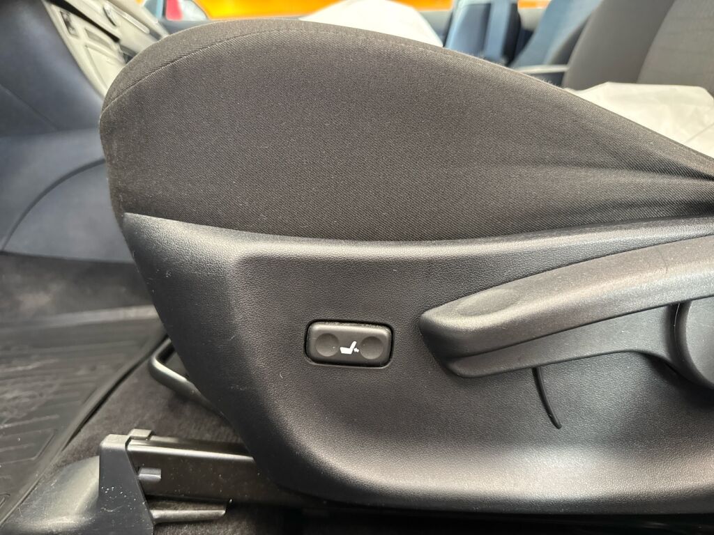 Toyota Avensis 2010 Harmaa