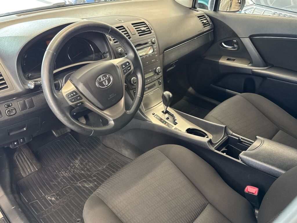 Toyota Avensis 2010 Harmaa