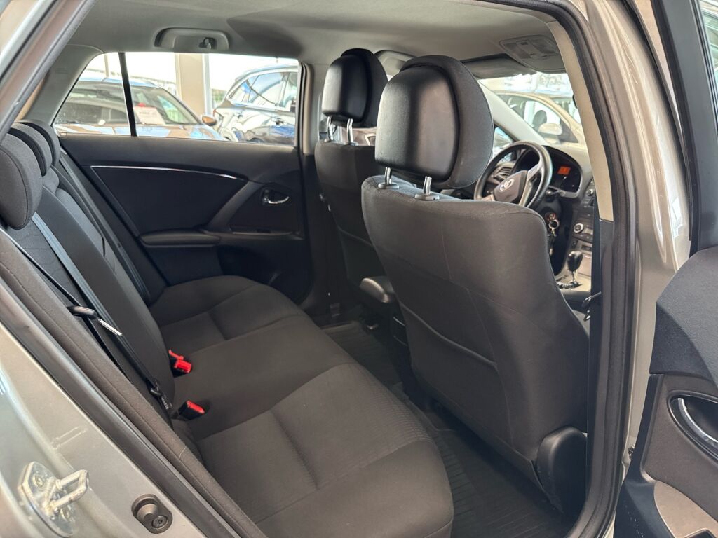 Toyota Avensis 2010 Harmaa