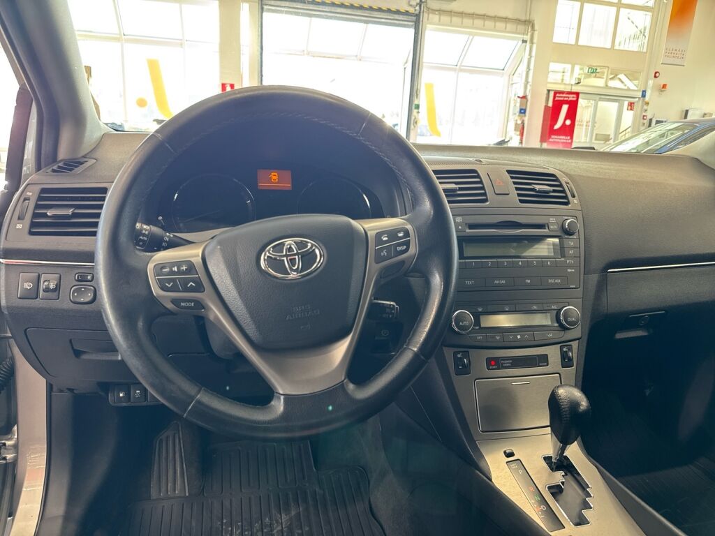 Toyota Avensis 2010 Harmaa