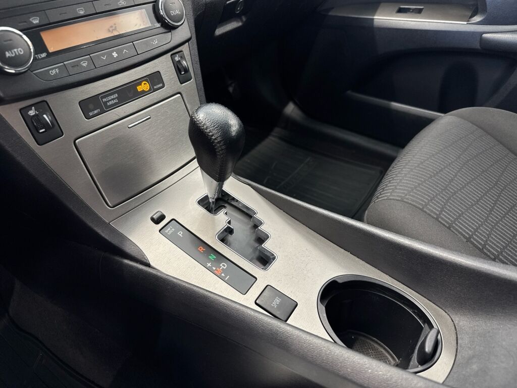 Toyota Avensis 2010 Harmaa