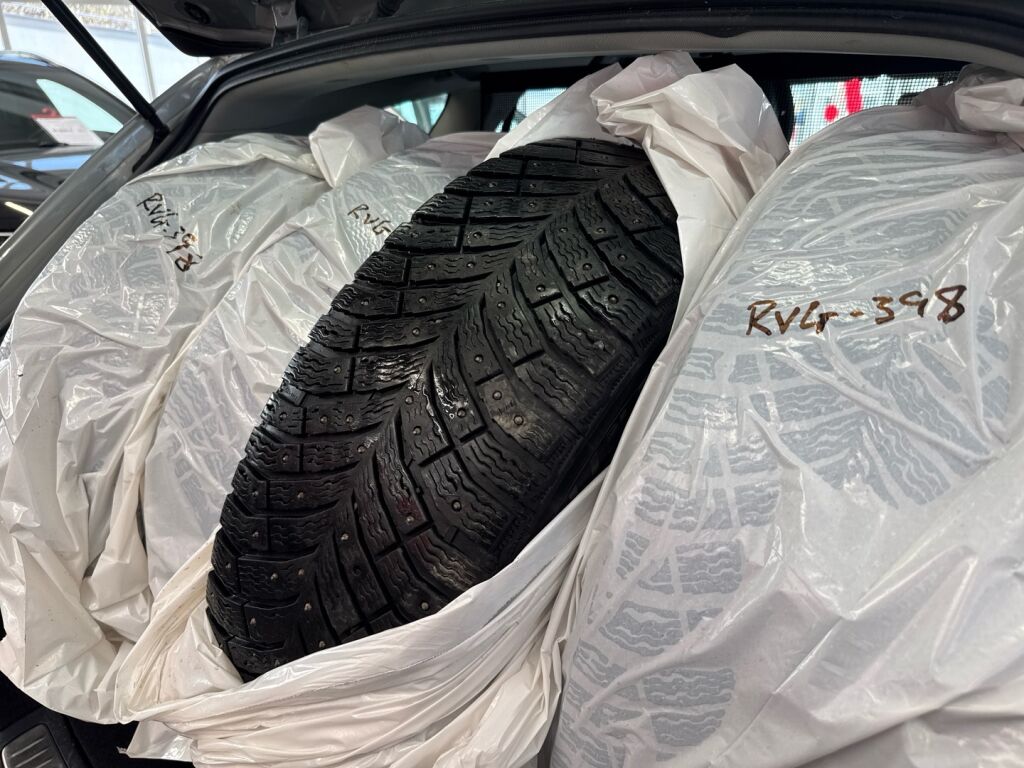 Toyota Avensis 2010 Harmaa