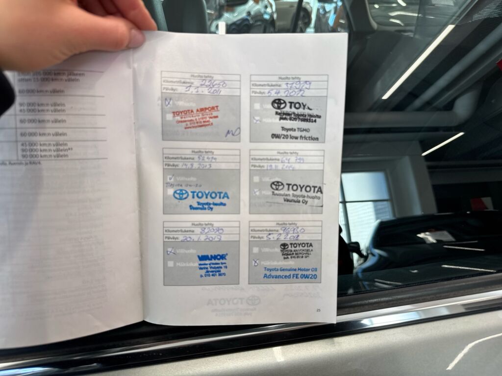 Toyota Avensis 2010 Harmaa